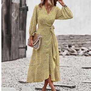 NWOT Size LARGE wrap dress, yellow floral cottagecore aesthetic, Boutique